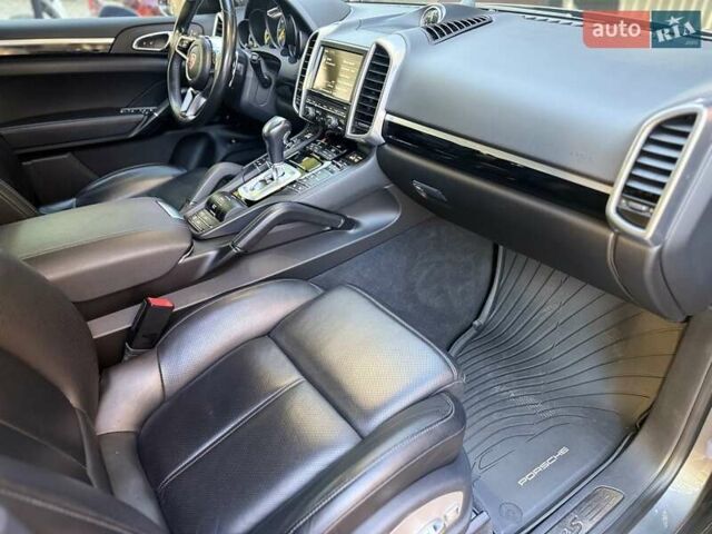 Порше Каен 2015 в Малине на Automoto.ua Серый Порше Каен, объемом двигателя 3 л и пробегом 94 тыс. км за 28700 $, фото 27 на Automoto.ua