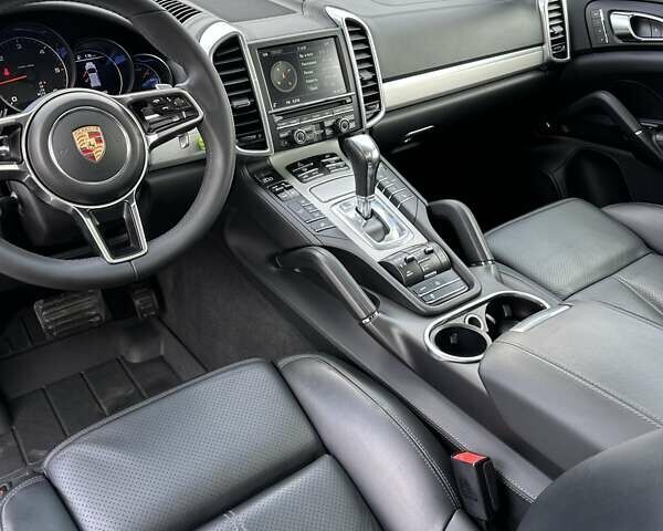 Сірий Порше Cayenne, об'ємом двигуна 2.97 л та пробігом 190 тис. км за 33700 $, фото 33 на Automoto.ua