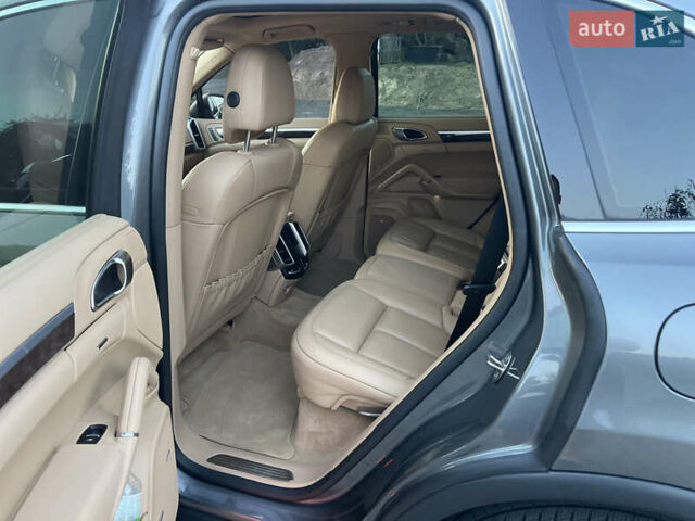 Серый Порше Каен, объемом двигателя 3 л и пробегом 191 тыс. км за 28000 $, фото 16 на Automoto.ua