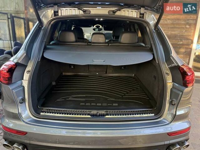 Порше Каен 2015 в Малине на Automoto.ua Серый Порше Каен, объемом двигателя 3 л и пробегом 94 тыс. км за 28700 $, фото 32 на Automoto.ua