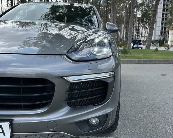 Сірий Порше Cayenne, об'ємом двигуна 2.97 л та пробігом 190 тис. км за 33700 $, фото 17 на Automoto.ua