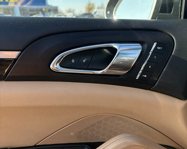 Серый Порше Каен, объемом двигателя 3.6 л и пробегом 171 тыс. км за 27000 $, фото 18 на Automoto.ua