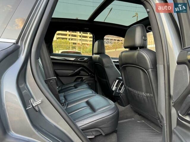 Сірий Порше Cayenne, об'ємом двигуна 3 л та пробігом 92 тис. км за 29900 $, фото 19 на Automoto.ua