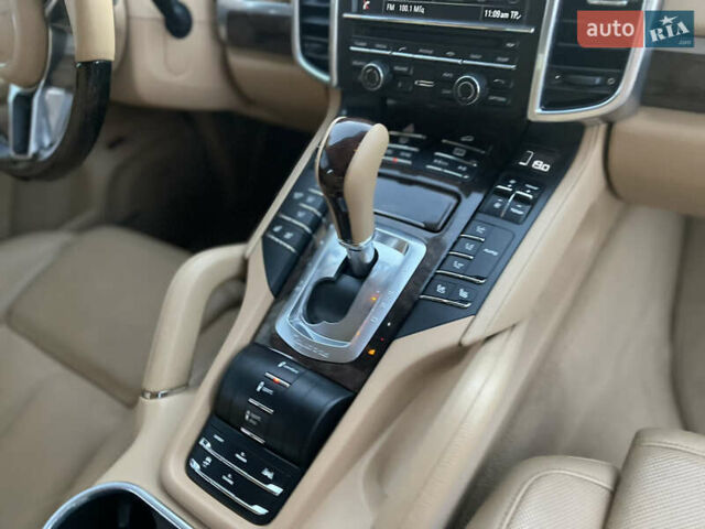 Серый Порше Каен, объемом двигателя 3 л и пробегом 191 тыс. км за 28000 $, фото 23 на Automoto.ua