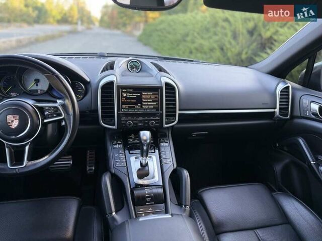 Порше Каен 2015 в Малине на Automoto.ua Серый Порше Каен, объемом двигателя 3 л и пробегом 94 тыс. км за 28700 $, фото 17 на Automoto.ua