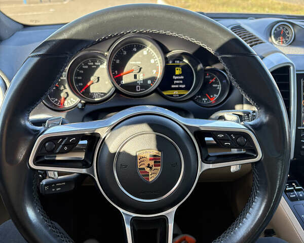 Серый Порше Каен, объемом двигателя 3.6 л и пробегом 171 тыс. км за 27000 $, фото 24 на Automoto.ua