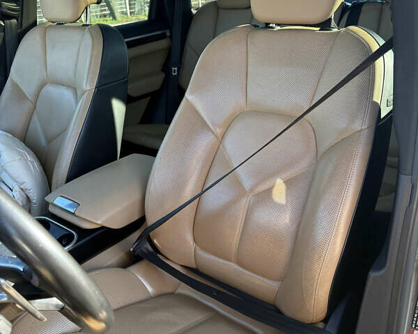 Серый Порше Каен, объемом двигателя 3.6 л и пробегом 171 тыс. км за 27000 $, фото 22 на Automoto.ua