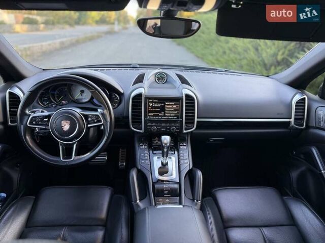 Порше Каен 2015 в Малине на Automoto.ua Серый Порше Каен, объемом двигателя 3 л и пробегом 94 тыс. км за 28700 $, фото 18 на Automoto.ua