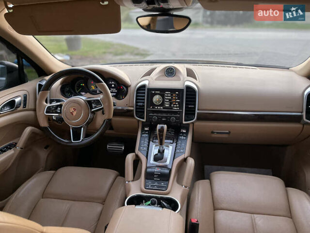 Серый Порше Каен, объемом двигателя 3 л и пробегом 191 тыс. км за 28000 $, фото 18 на Automoto.ua