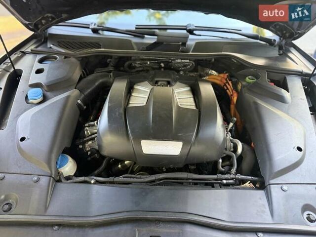 Порше Каен 2015 в Малине на Automoto.ua Серый Порше Каен, объемом двигателя 3 л и пробегом 94 тыс. км за 28700 $, фото 36 на Automoto.ua