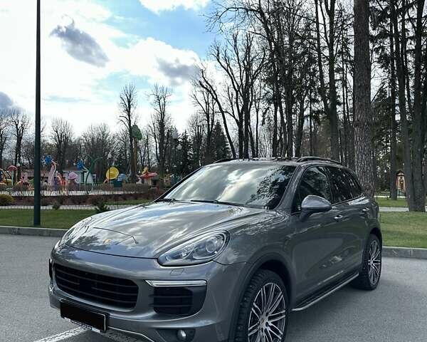 Сірий Порше Cayenne, об'ємом двигуна 2.97 л та пробігом 190 тис. км за 33700 $, фото 2 на Automoto.ua