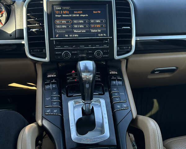 Серый Порше Каен, объемом двигателя 3.6 л и пробегом 171 тыс. км за 27000 $, фото 27 на Automoto.ua