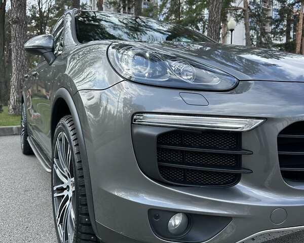 Сірий Порше Cayenne, об'ємом двигуна 2.97 л та пробігом 190 тис. км за 33700 $, фото 21 на Automoto.ua