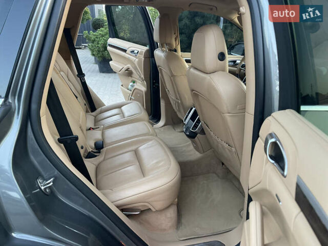 Серый Порше Каен, объемом двигателя 3 л и пробегом 191 тыс. км за 28000 $, фото 17 на Automoto.ua