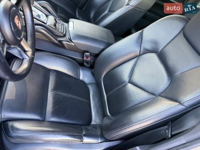 Порше Каен 2015 в Малине на Automoto.ua Серый Порше Каен, объемом двигателя 3 л и пробегом 94 тыс. км за 28700 $, фото 11 на Automoto.ua