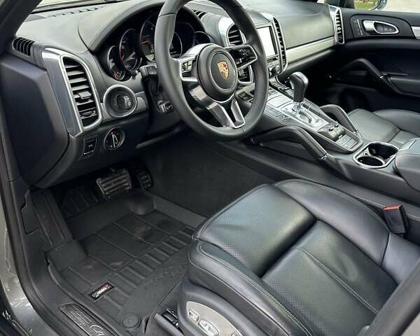 Сірий Порше Cayenne, об'ємом двигуна 2.97 л та пробігом 190 тис. км за 33700 $, фото 22 на Automoto.ua