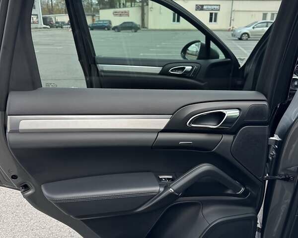 Сірий Порше Cayenne, об'ємом двигуна 2.97 л та пробігом 190 тис. км за 33700 $, фото 30 на Automoto.ua