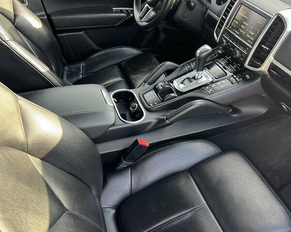 Серый Порше Каен, объемом двигателя 2.97 л и пробегом 189 тыс. км за 33900 $, фото 31 на Automoto.ua