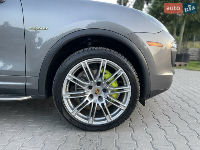 Серый Порше Каен, объемом двигателя 3 л и пробегом 191 тыс. км за 28000 $, фото 7 на Automoto.ua