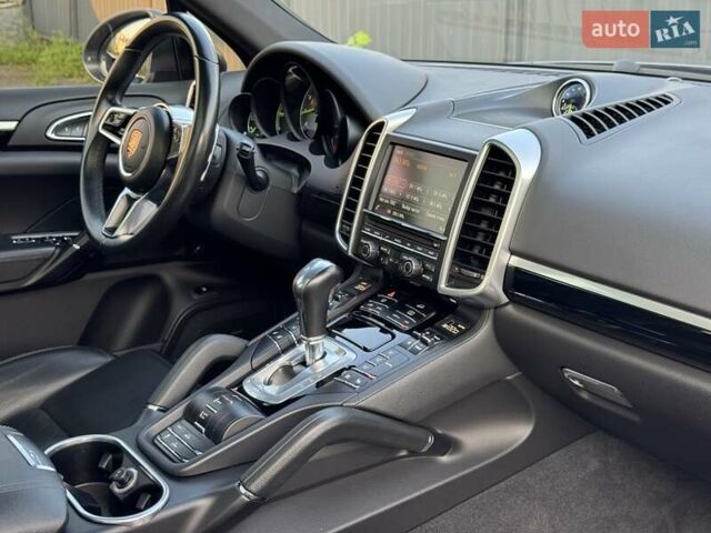Сірий Порше Cayenne, об'ємом двигуна 3 л та пробігом 92 тис. км за 29900 $, фото 17 на Automoto.ua