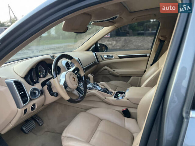 Серый Порше Каен, объемом двигателя 3 л и пробегом 191 тыс. км за 28000 $, фото 27 на Automoto.ua