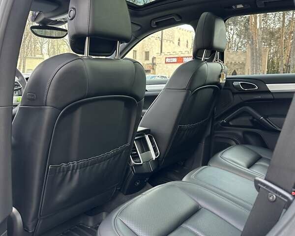 Сірий Порше Cayenne, об'ємом двигуна 2.97 л та пробігом 190 тис. км за 33700 $, фото 28 на Automoto.ua