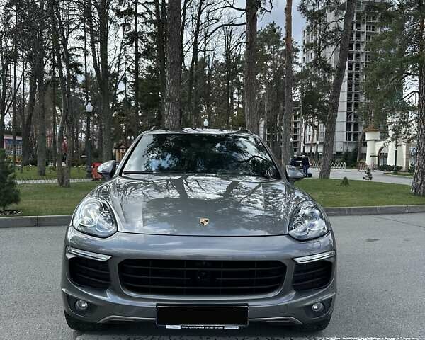 Сірий Порше Cayenne, об'ємом двигуна 2.97 л та пробігом 190 тис. км за 33700 $, фото 4 на Automoto.ua