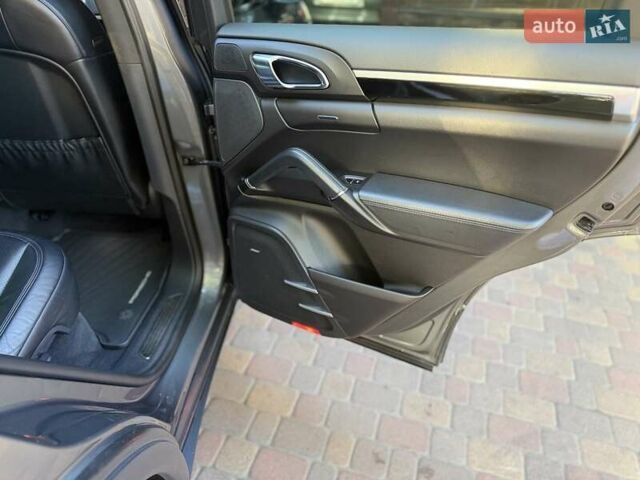 Порше Каен 2015 в Малине на Automoto.ua Серый Порше Каен, объемом двигателя 3 л и пробегом 94 тыс. км за 28700 $, фото 30 на Automoto.ua