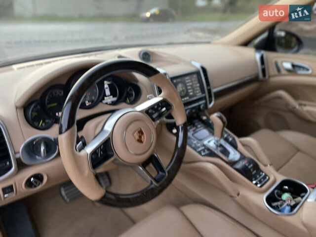 Серый Порше Каен, объемом двигателя 3 л и пробегом 191 тыс. км за 28000 $, фото 28 на Automoto.ua