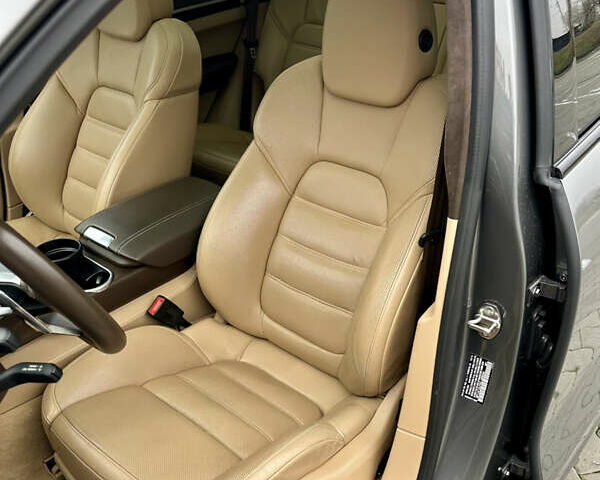 Сірий Порше Cayenne, об'ємом двигуна 4.81 л та пробігом 77 тис. км за 44000 $, фото 19 на Automoto.ua