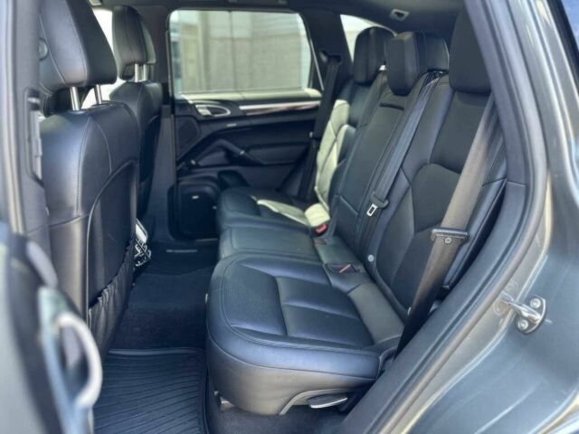 Серый Порше Каен, объемом двигателя 3.6 л и пробегом 72 тыс. км за 13000 $, фото 14 на Automoto.ua