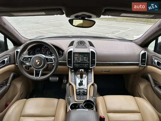 Сірий Порше Cayenne, об'ємом двигуна 4.81 л та пробігом 77 тис. км за 44000 $, фото 16 на Automoto.ua