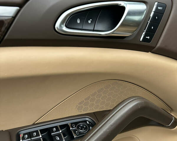 Сірий Порше Cayenne, об'ємом двигуна 4.81 л та пробігом 77 тис. км за 44000 $, фото 24 на Automoto.ua