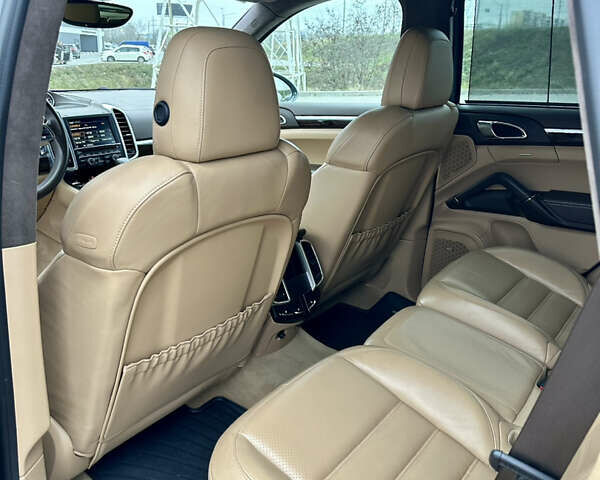 Сірий Порше Cayenne, об'ємом двигуна 4.81 л та пробігом 77 тис. км за 44000 $, фото 22 на Automoto.ua