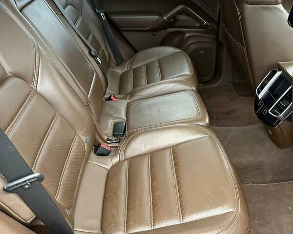 Серый Порше Каен, объемом двигателя 4.13 л и пробегом 261 тыс. км за 39900 $, фото 4 на Automoto.ua