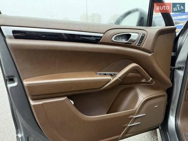 Серый Порше Каен, объемом двигателя 4.13 л и пробегом 261 тыс. км за 39900 $, фото 42 на Automoto.ua