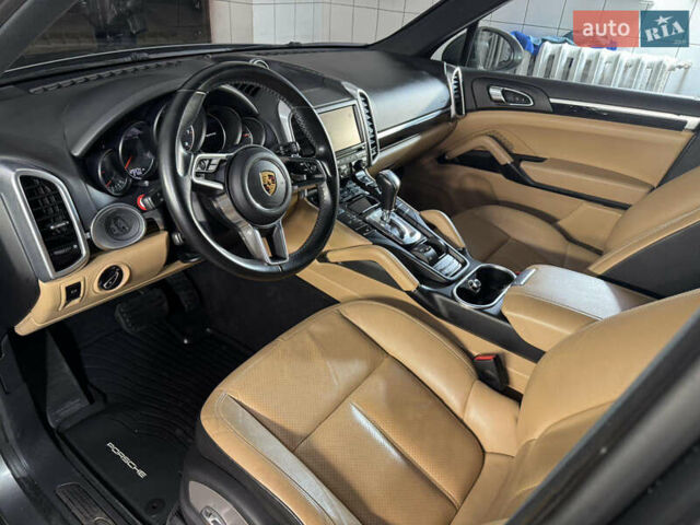 Сірий Порше Cayenne, об'ємом двигуна 3.6 л та пробігом 208 тис. км за 15999 $, фото 5 на Automoto.ua