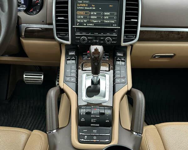 Сірий Порше Cayenne, об'ємом двигуна 4.81 л та пробігом 77 тис. км за 44000 $, фото 17 на Automoto.ua