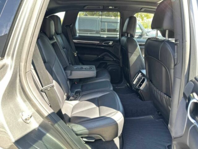 Серый Порше Каен, объемом двигателя 3.6 л и пробегом 72 тыс. км за 13000 $, фото 13 на Automoto.ua