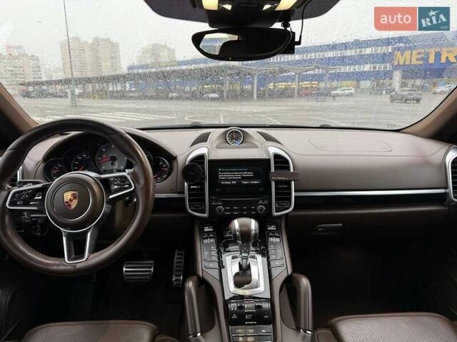 Серый Порше Каен, объемом двигателя 4.13 л и пробегом 261 тыс. км за 39900 $, фото 30 на Automoto.ua