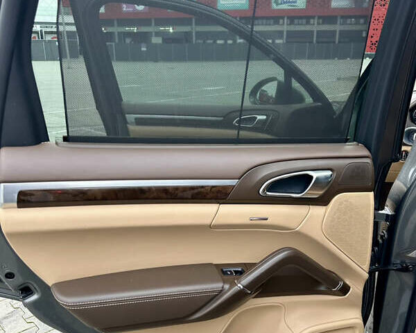 Сірий Порше Cayenne, об'ємом двигуна 4.81 л та пробігом 77 тис. км за 44000 $, фото 25 на Automoto.ua