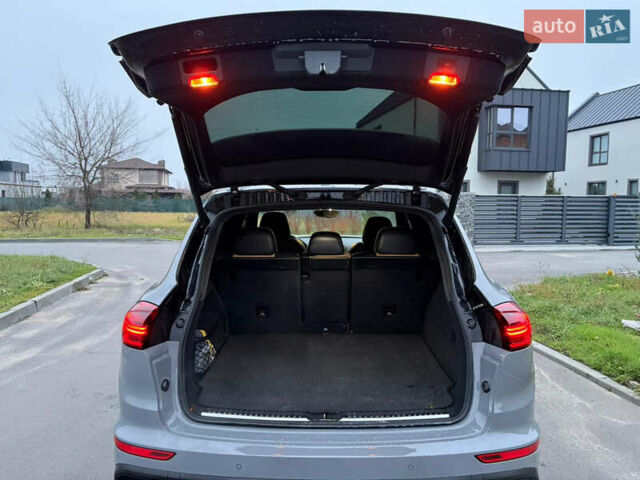 Сірий Порше Cayenne, об'ємом двигуна 3.6 л та пробігом 150 тис. км за 28000 $, фото 12 на Automoto.ua