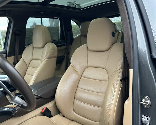 Сірий Порше Cayenne, об'ємом двигуна 4.81 л та пробігом 77 тис. км за 44000 $, фото 20 на Automoto.ua