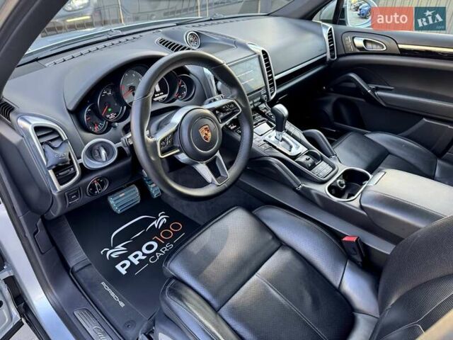 Порше Каен 2017 в Киеве на Automoto.ua Серый Порше Каен, объемом двигателя 3.6 л и пробегом 130 тыс. км за 33999 $, фото 23 на Automoto.ua