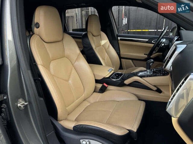 Сірий Порше Cayenne, об'ємом двигуна 3.6 л та пробігом 61 тис. км за 29900 $, фото 10 на Automoto.ua