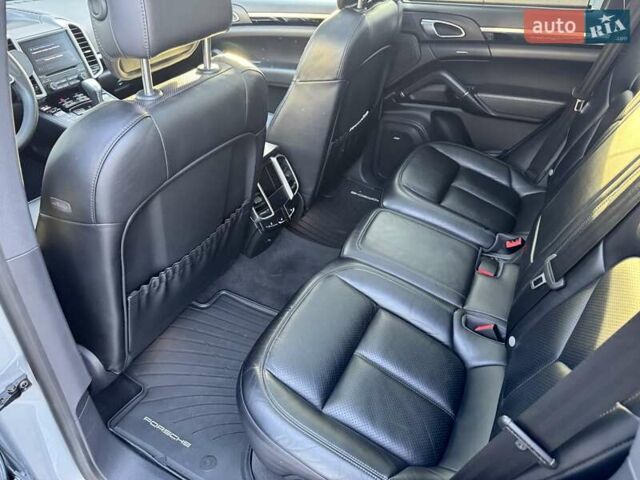 Порше Каен 2017 в Киеве на Automoto.ua Серый Порше Каен, объемом двигателя 3.6 л и пробегом 130 тыс. км за 33999 $, фото 25 на Automoto.ua