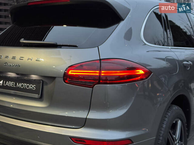 Сірий Порше Cayenne, об'ємом двигуна 3.6 л та пробігом 61 тис. км за 29900 $, фото 6 на Automoto.ua