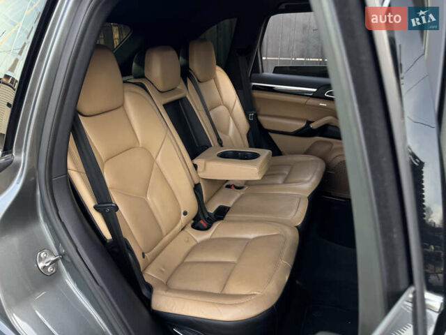 Сірий Порше Cayenne, об'ємом двигуна 3.6 л та пробігом 61 тис. км за 29900 $, фото 9 на Automoto.ua