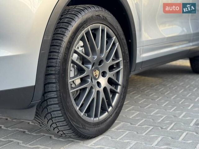Порше Каен 2017 в Киеве на Automoto.ua Серый Порше Каен, объемом двигателя 3.6 л и пробегом 130 тыс. км за 33999 $, фото 15 на Automoto.ua
