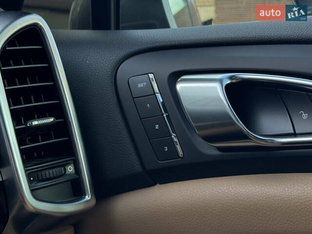 Сірий Порше Cayenne, об'ємом двигуна 3.6 л та пробігом 61 тис. км за 29900 $, фото 23 на Automoto.ua